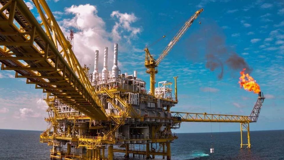 تداوم فرسودگی، تولید نفت ایران را تهدید می‌کند